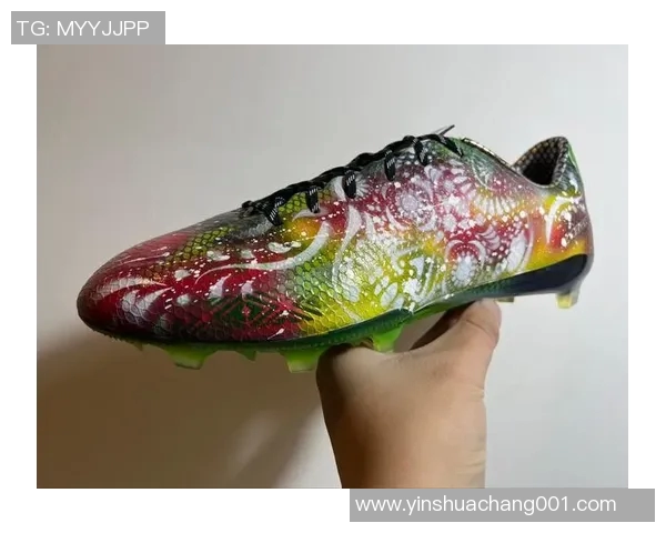 球星专属定制足球鞋全解析：经典款与创新设计的完美融合